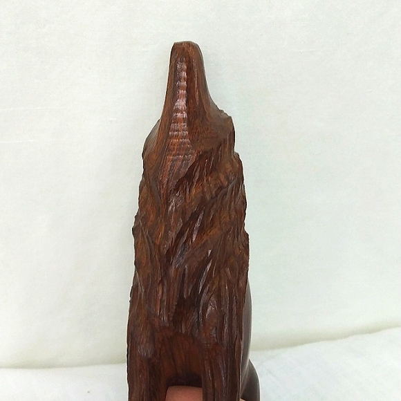 Vintage Wooden Lone Howling Hand Carved Wolf Figurine - Picture 9 of 9